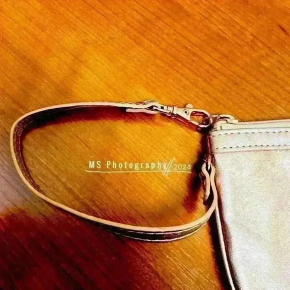 Fossil Metallic Gold Leather Wallet Wristlet - Picture 5 of 7